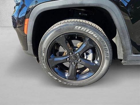 Used 2021 Jeep Grand Cherokee L Laredo image 22