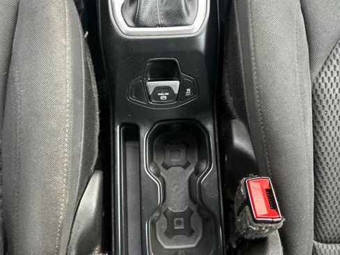 Used 2018 Jeep Renegade Altitude image 29
