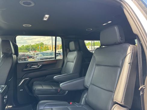 Used 2025 GMC Yukon XL Denali AWD/4WD image 30