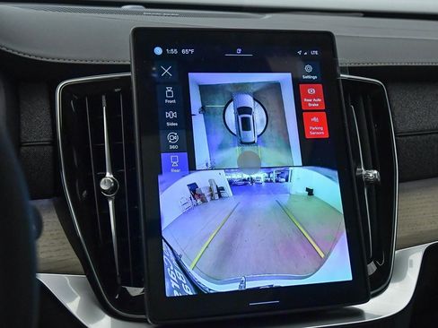 Certified 2025 Volvo XC90 T8 Plus w/ Protection Package Premier image 37