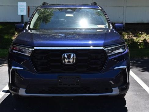 Used 2023 Honda Pilot Touring image 3