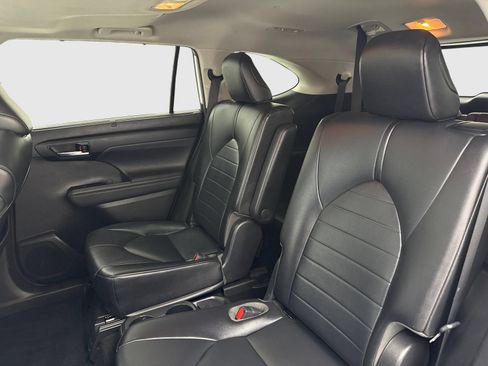 Used 2021 Toyota Highlander XLE FWD image 37