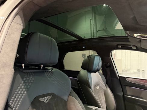 Used 2022 Bentley Bentayga AWD/4WD image 58