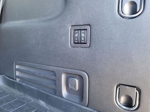 Used 2023 Chevrolet Traverse High Country image 34