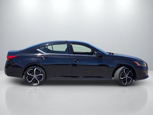 Used 2024 Nissan Altima 2.5 SR FWD image 3