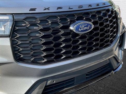 Used 2025 Ford Explorer ST-Line w/ ST-Line Street Pack AWD/4WD image 27