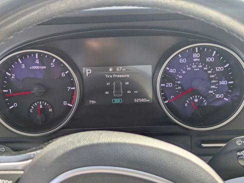 Used 2024 Kia Carnival LX FWD image 28