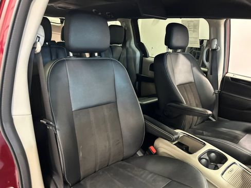 Used 2020 Dodge Grand Caravan SXT w/ Driver Convenience Group FWD image 36
