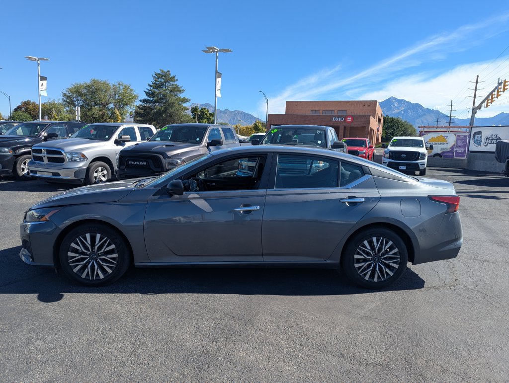 Used 2025 Nissan Altima 2.5 SV FWD image 8