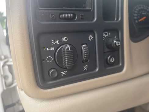 Used 2003 GMC Yukon XL SLT w/ 1SD Preferred Equipment Group RWD image 47