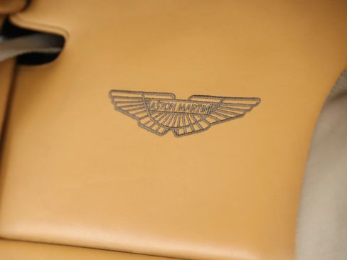 Used 2015 Aston Martin Vanquish Volante RWD image 38