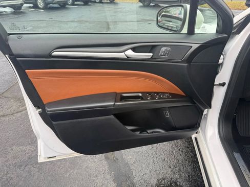 Used 2019 Ford Fusion Energi Titanium FWD image 11