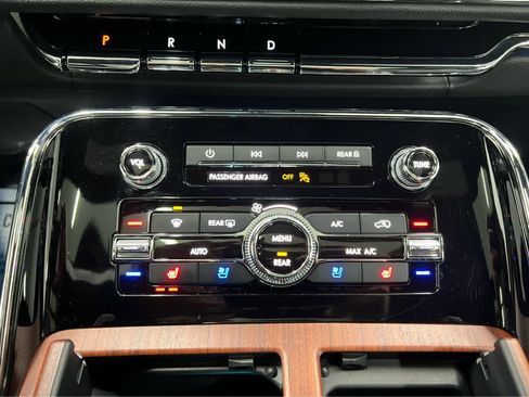 Used 2023 Lincoln Navigator L Reserve w/ Equipment Group 201A image 5