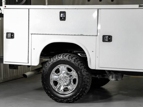 Used 2022 RAM 2500 Tradesman w/ Chrome Appearance Group AWD/4WD image 6