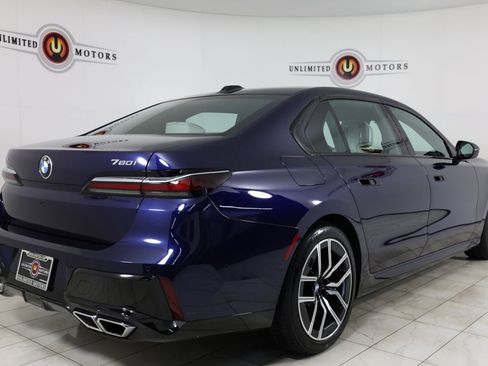 Used 2023 BMW 760i xDrive image 3
