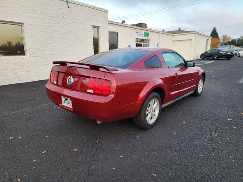 Used 2005 Ford Mustang Deluxe image 5