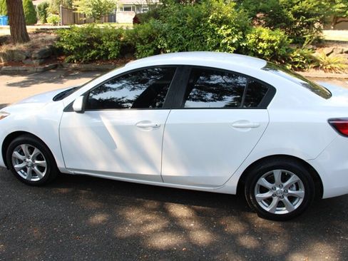 Used 2010 MAZDA MAZDA3 i Touring FWD image 12