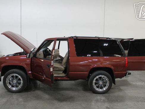 Used 1998 Chevrolet Tahoe 4WD 2-Door w/ Preferred Equipment Group 2 image 33