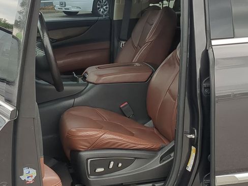 Used 2016 Cadillac Escalade Premium AWD/4WD image 11