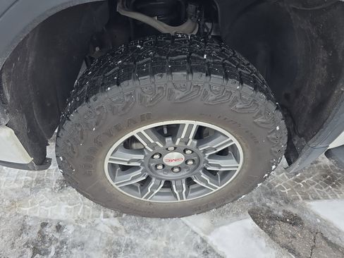 Used 2024 GMC Sierra 1500 AT4 w/ Technology Package image 11