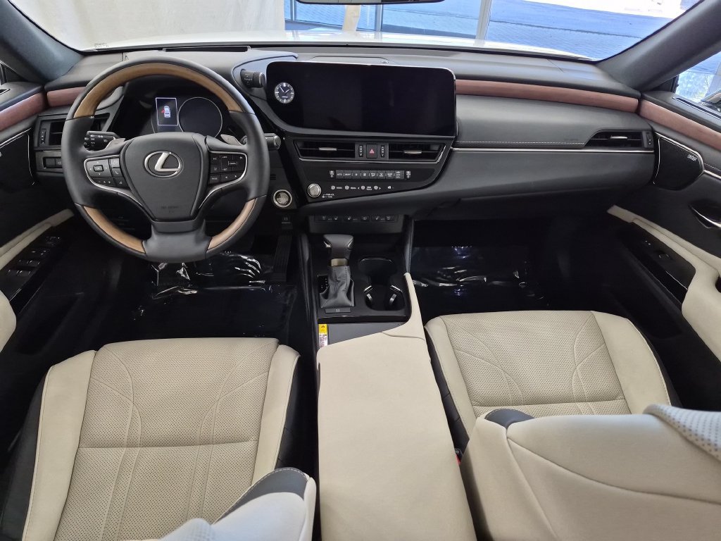 Used 2025 Lexus ES 350 Ultra Luxury w/ Accessory Package (Z1) FWD image 13