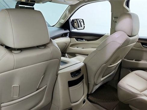 Used 2020 Cadillac Escalade Luxury image 19