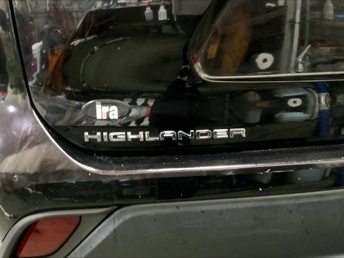 Used 2022 Toyota Highlander XLE image 11