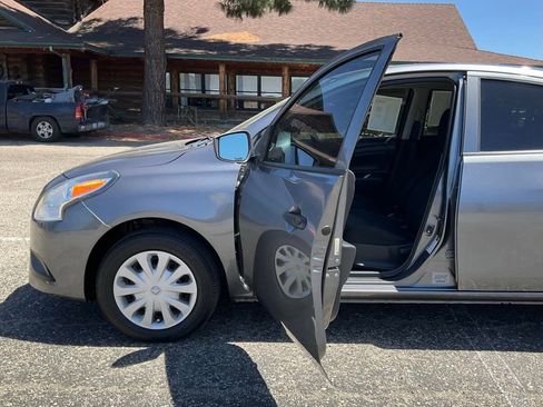 Used 2016 Nissan Versa S image 32