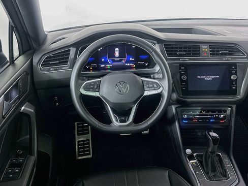 Used 2023 Volkswagen Tiguan SE R-Line FWD image 17