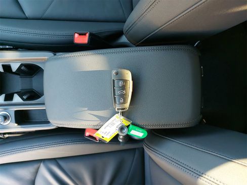 Used 2025 Audi Q3 2.0T Premium w/ Convenience Package image 37