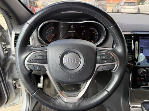 Used 2019 Jeep Grand Cherokee Altitude AWD/4WD image 14