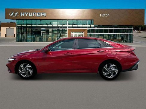 New 2025 Hyundai Elantra SEL image 3