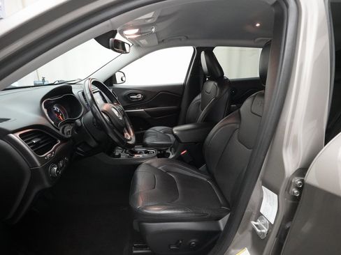 Used 2020 Jeep Cherokee Limited image 7