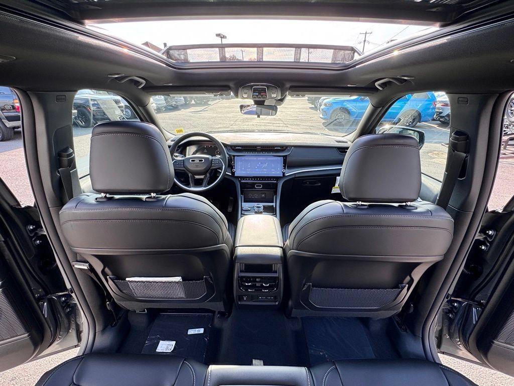 New 2027 Jeep Grand Cherokee Limited AWD/4WD image 24