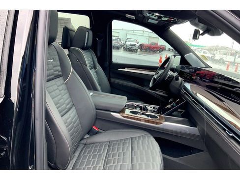Used 2025 Cadillac Escalade Sport Platinum w/ LPO, ONYX Package AWD/4WD image 8