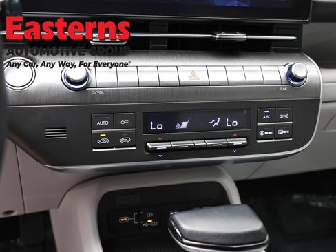 Used 2025 Hyundai Kona SEL FWD image 19