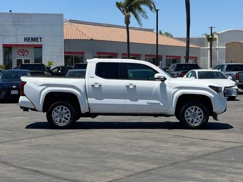 Used 2026 Toyota Tacoma SR5 AWD/4WD image 4
