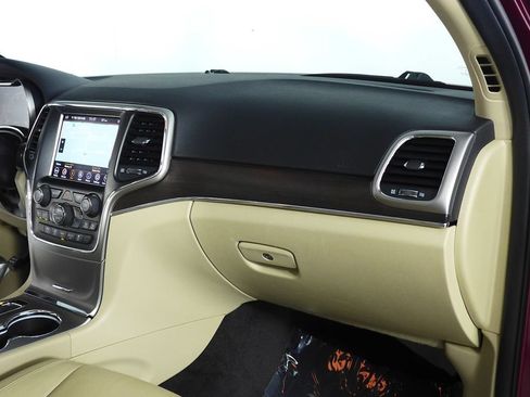 Used 2018 Jeep Grand Cherokee Limited AWD/4WD image 14