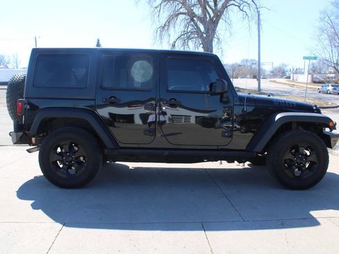 Used 2016 Jeep Wrangler Unlimited Sport image 3