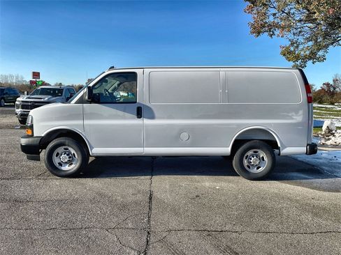 New 2025 Chevrolet Express 2500 Work Van image 5