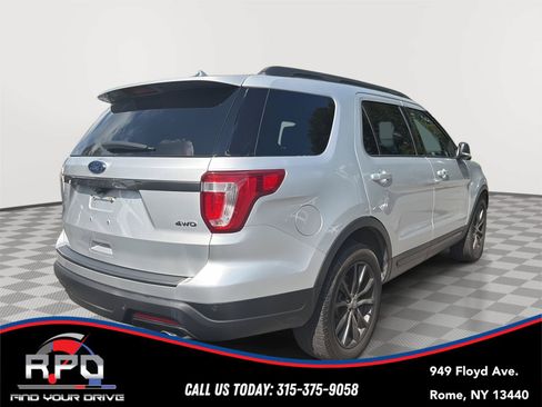 Used 2019 Ford Explorer XLT w/ Equipment Group 202A AWD/4WD image 3