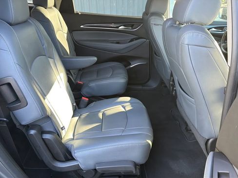 Used 2019 Buick Enclave Essence image 13