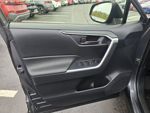 Used 2022 Toyota RAV4 LE AWD/4WD image 16