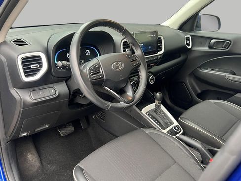 Used 2023 Hyundai Venue Limited image 18