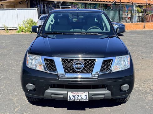 Used 2018 Nissan Frontier SV RWD image 2