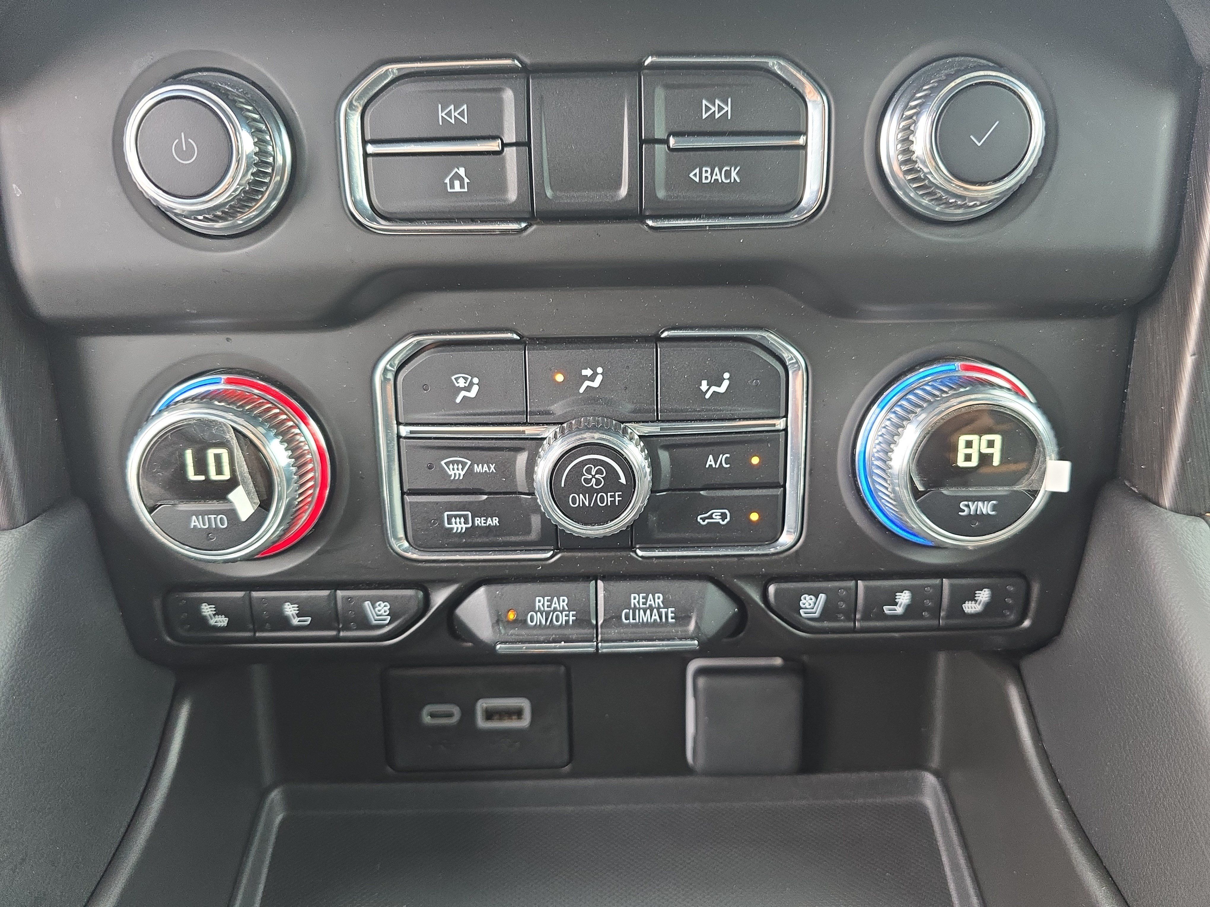 Used 2024 GMC Yukon XL AT4 w/ Technology Package AWD/4WD image 21