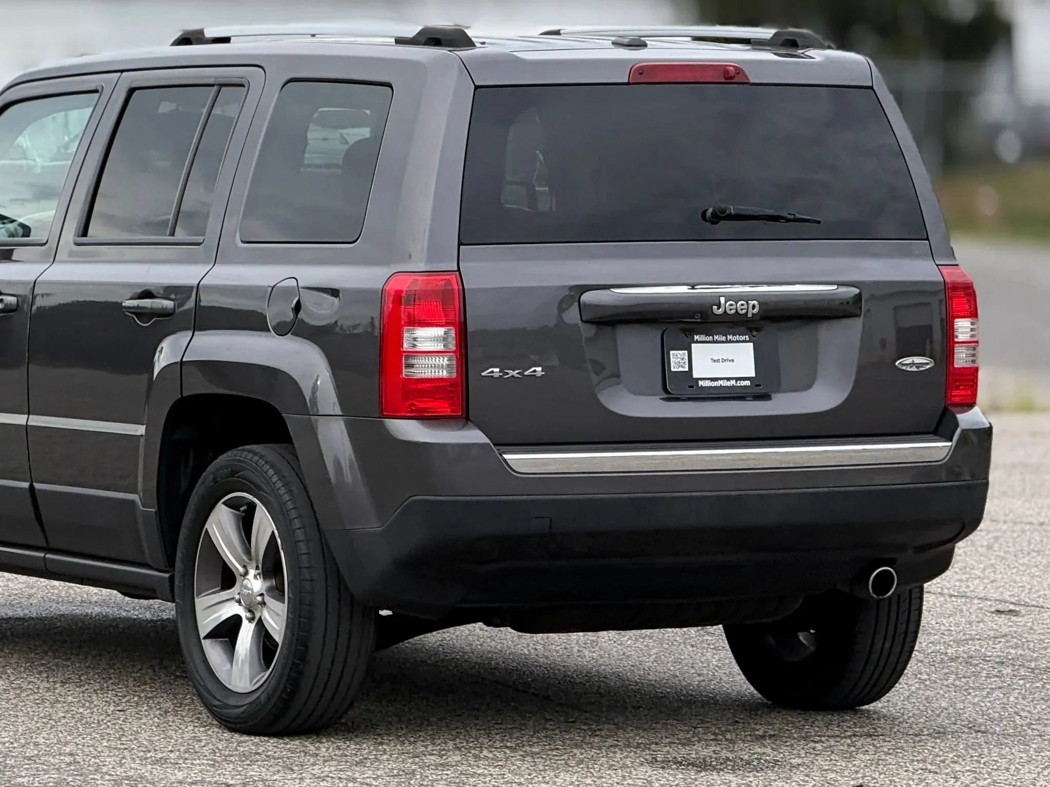 Used 2017 Jeep Patriot High Altitude AWD/4WD image 16