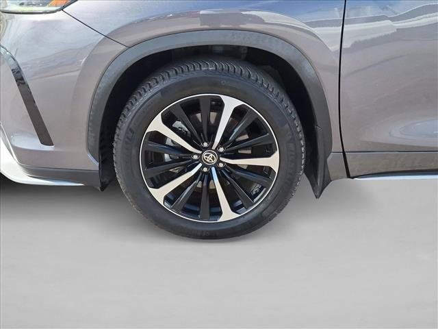 Used 2021 Toyota Highlander XSE AWD/4WD image 24
