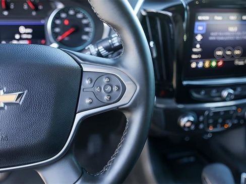 Used 2023 Chevrolet Traverse LT image 13