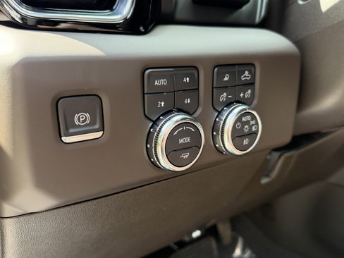 Used 2024 GMC Sierra 3500 Denali w/ Denali Reserve Package AWD/4WD image 14